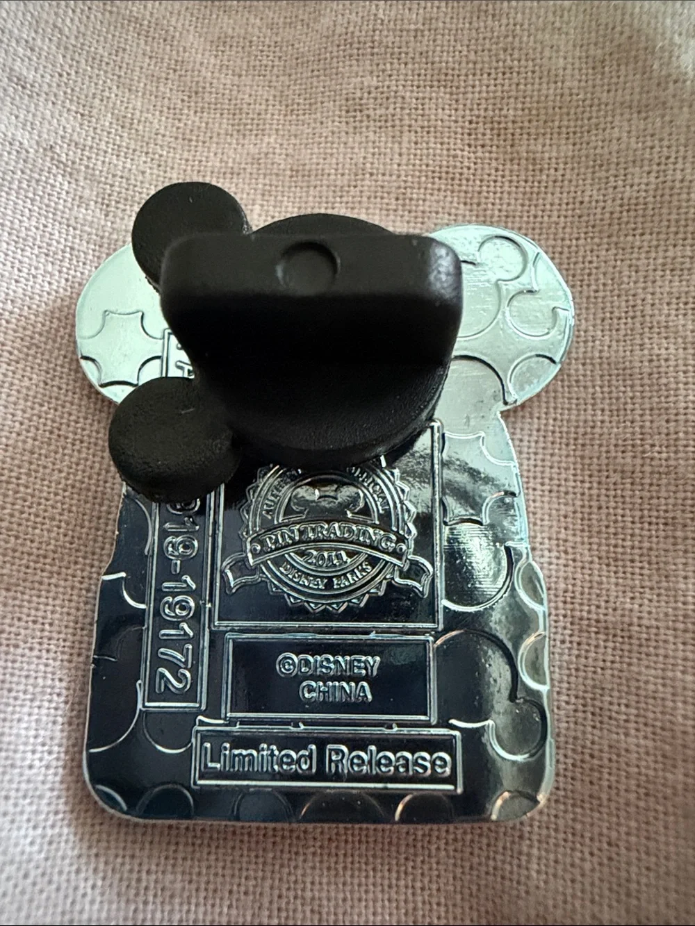 LIMITED RELEASE!! VERY RARE! Mint Green Minnie Ear Backpack Enamel Pin